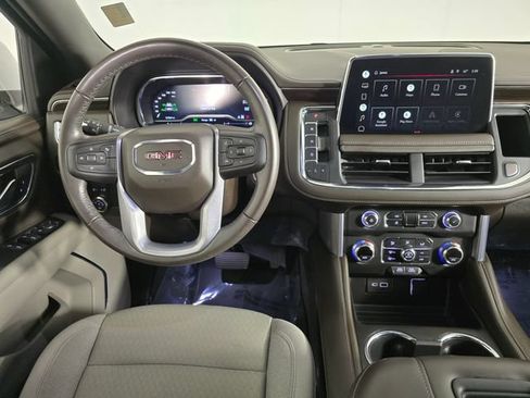 Used 2022 GMC Yukon XL SLE w/ Gmc Pro Safety Plus Package AWD/4WD image 19