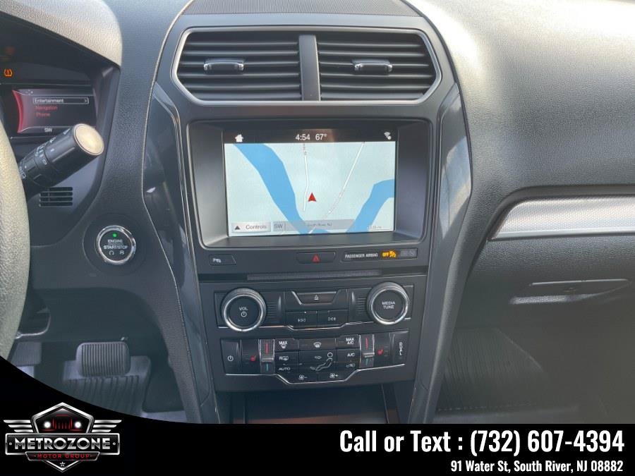 Used 2018 Ford Explorer XLT w/ Equipment Group 202A AWD/4WD image 19