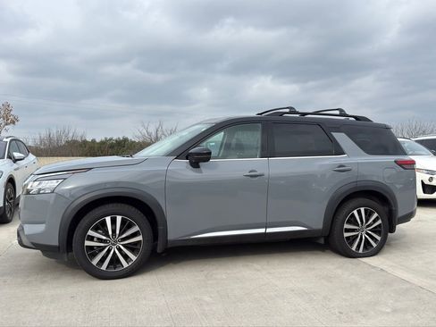 Used 2023 Nissan Pathfinder Platinum w/ Lighting Package (N92) image 10