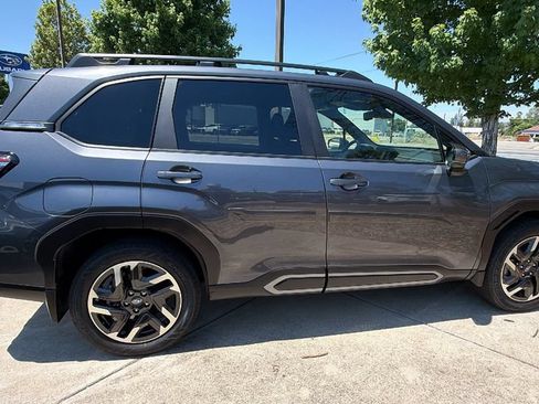 Used 2025 Subaru Forester Limited AWD/4WD image 3