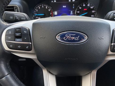 Used 2023 Ford Explorer XLT w/ Equipment Group 202A AWD/4WD image 17