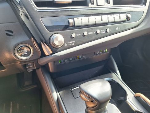 Used 2025 Lexus ES 350 w/ Premium Package image 14