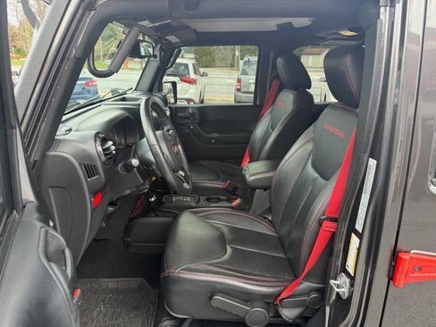 Used 2017 Jeep Wrangler Unlimited Rubicon image 4