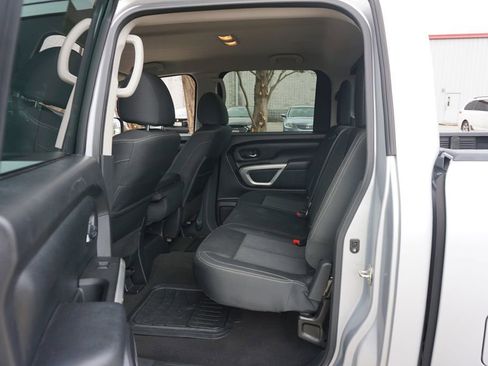 Used 2019 Nissan Titan SV image 13