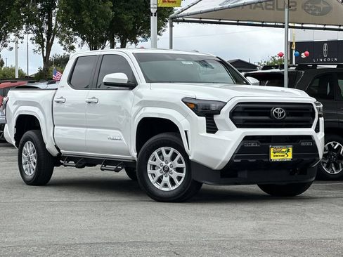 Used 2024 Toyota Tacoma SR5 AWD/4WD image 2