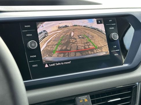 Used 2022 Volkswagen Taos SE image 28