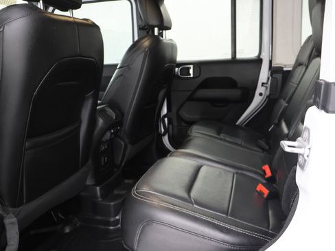 Used 2019 Jeep Wrangler Unlimited Sahara AWD/4WD image 8