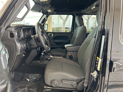 Used 2024 Jeep Gladiator Sport image 5