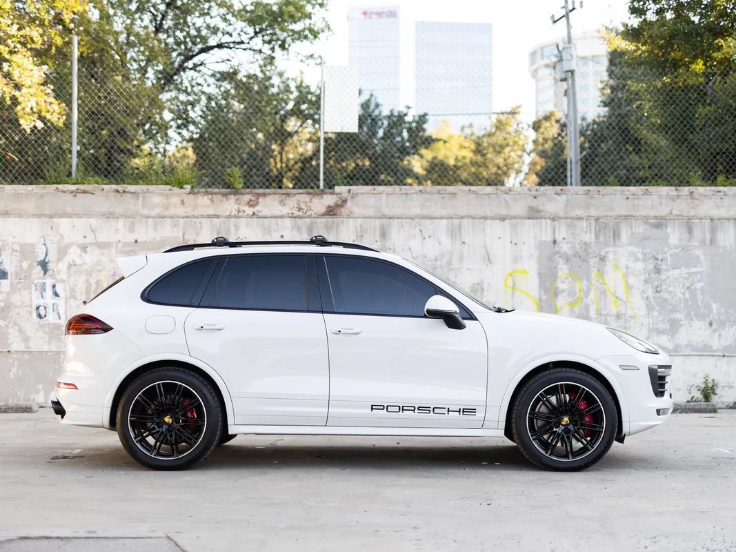 Used 2016 Porsche Cayenne GTS w/ Premium Package Plus AWD/4WD image 8