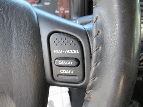 Used 2006 Jeep Wrangler Sport w/ 30" Tire & Wheel Group AWD/4WD image 23