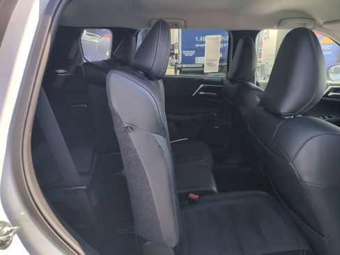 Used 2025 Mitsubishi Outlander SE AWD/4WD image 30