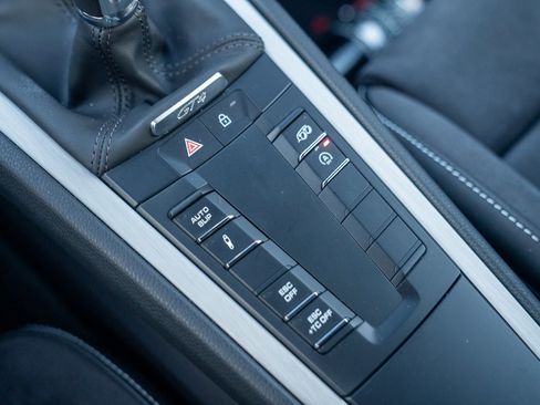 Used 2021 Porsche 718 Cayman GT4 image 23