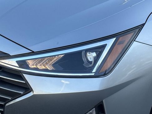 Used 2020 Hyundai Elantra SE image 6