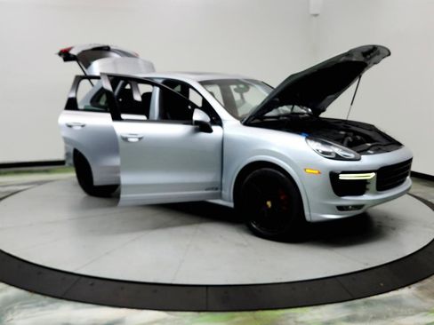 Used 2016 Porsche Cayenne GTS AWD/4WD image 10