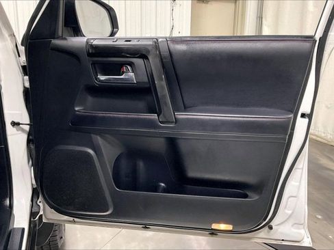 Used 2018 Toyota 4Runner TRD Off-Road Premium image 24