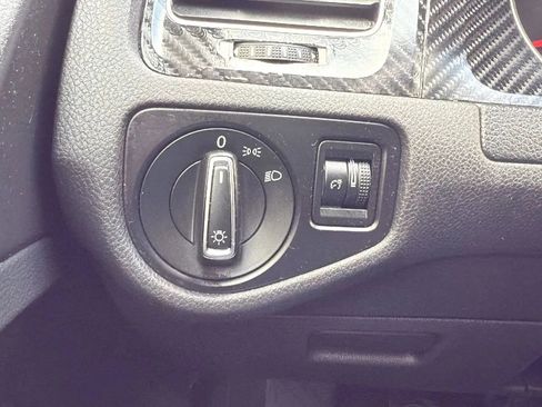 Used 2015 Volkswagen Golf S image 15