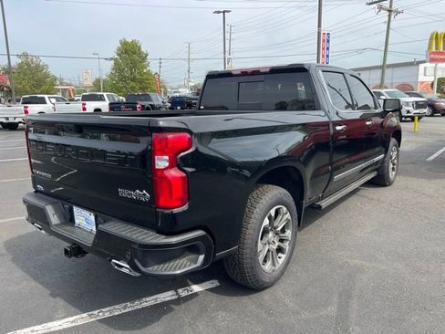 Used 2024 Chevrolet Silverado 1500 High Country AWD/4WD image 9