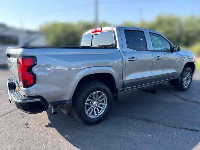 Used 2025 Chevrolet Colorado LT w/ Advanced Trailering Package AWD/4WD image 5