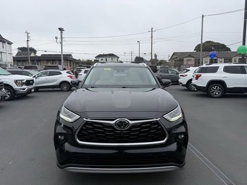Used 2021 Toyota Highlander Platinum image 8