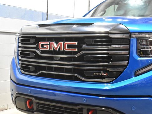 Used 2023 GMC Sierra 1500 AT4 w/ Technology Package AWD/4WD image 31