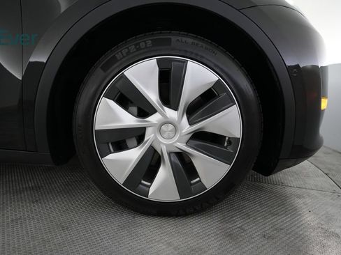 Used 2022 Tesla Model Y Long Range AWD/4WD image 20