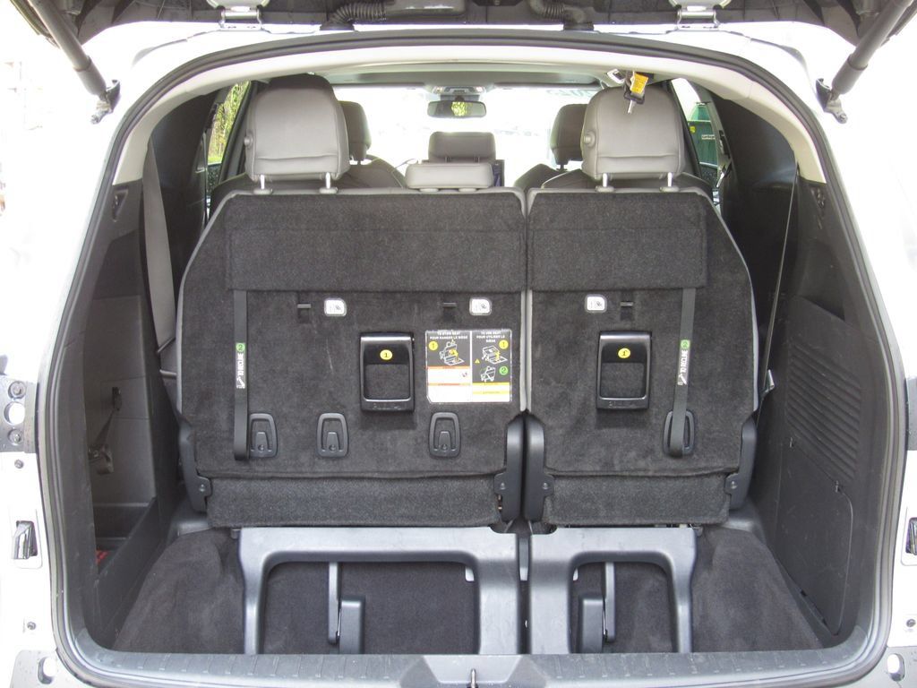 Certified 2025 Toyota Sienna XLE FWD image 23