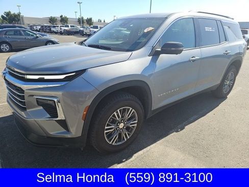 Used 2024 Chevrolet Traverse LT AWD/4WD image 1