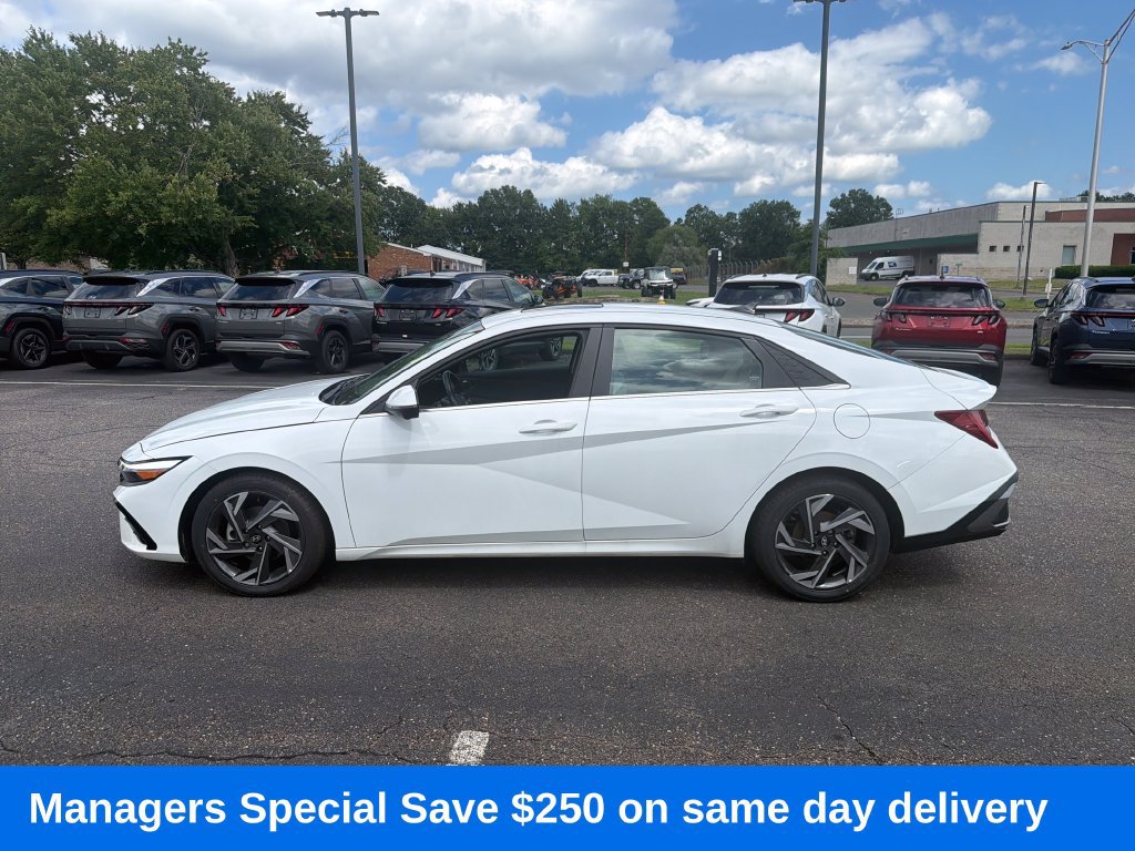Used 2024 Hyundai Elantra Limited FWD image 7