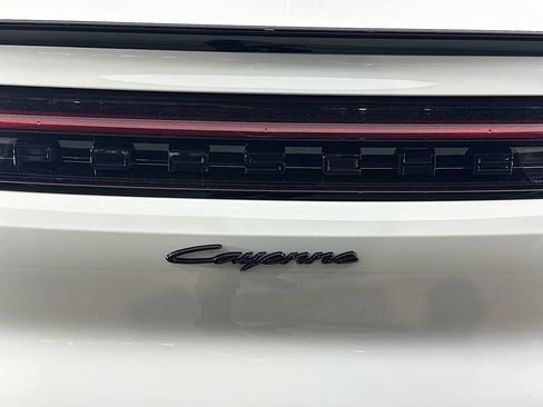 New 2026 Porsche Cayenne E-Hybrid Coupe AWD/4WD image 33