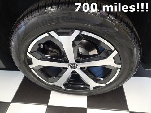 Certified 2025 Volkswagen Tiguan SE image 30