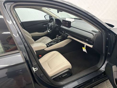 Used 2024 Honda Accord Touring image 15