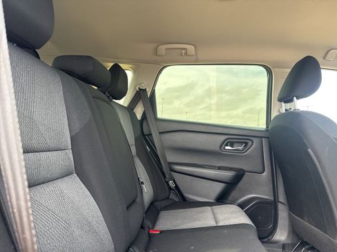 Certified 2025 Nissan Rogue SV image 31