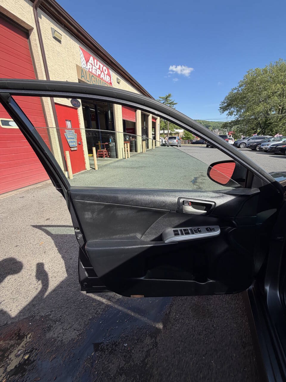 Used 2014 Toyota Camry SE w/ Moonroof Package FWD image 21