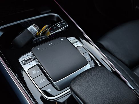 Used 2020 Mercedes-Benz GLB 250 image 37