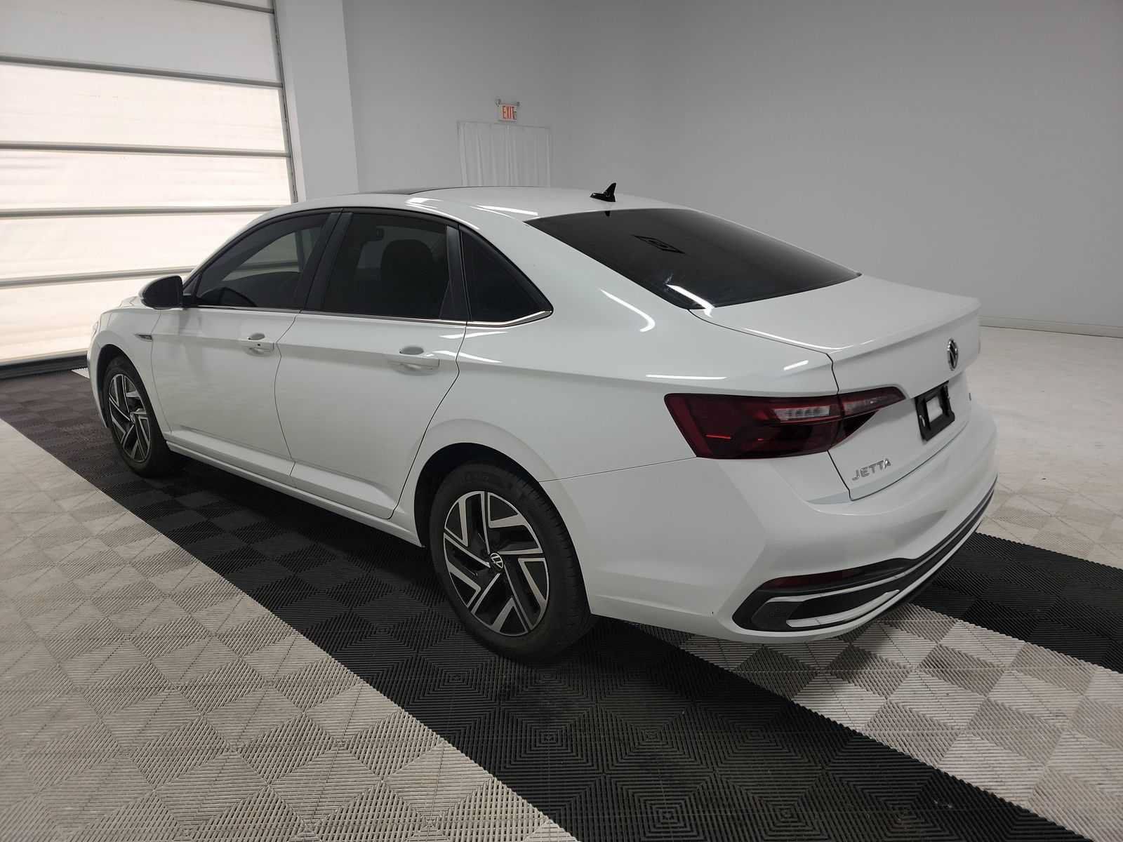 Used 2024 Volkswagen Jetta SEL FWD image 6