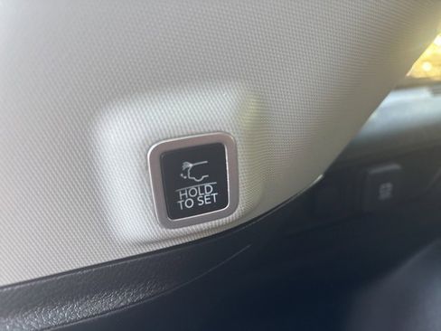 Used 2022 Jeep Grand Cherokee Limited image 18