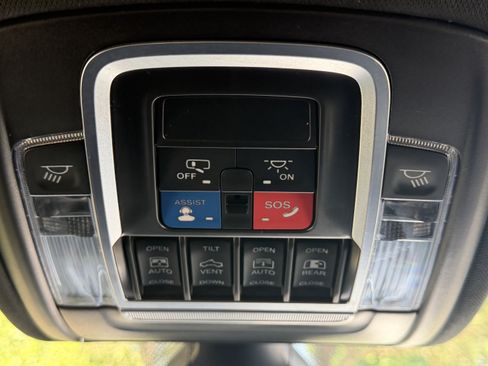 Used 2022 RAM 1500 Big Horn AWD/4WD image 30