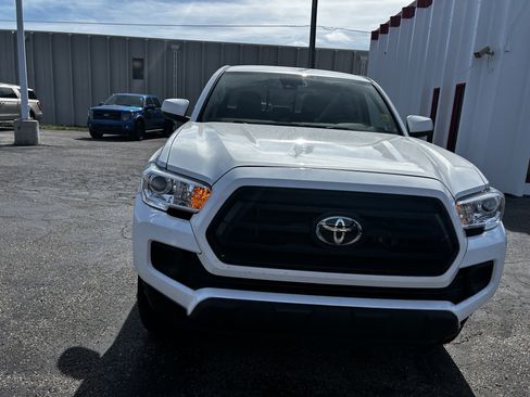 Certified 2022 Toyota Tacoma SR AWD/4WD image 8