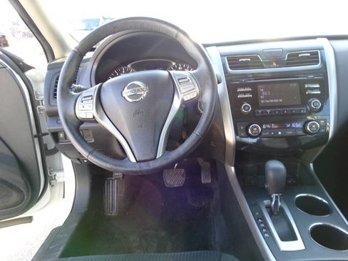 Used 2015 Nissan Altima 2.5 SV image 16