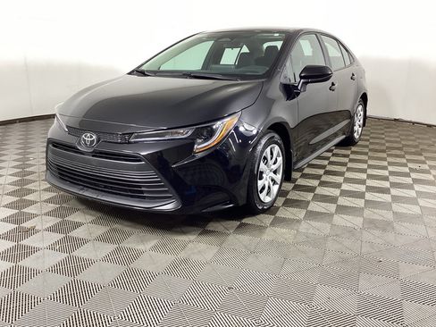 Used 2026 Toyota Corolla LE FWD image 5