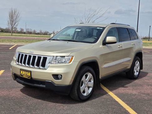 Used 2011 Jeep Grand Cherokee Laredo AWD/4WD image 8