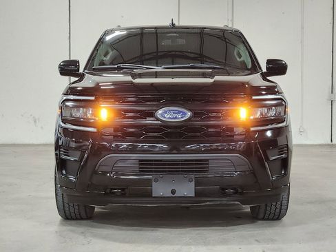 Used 2022 Ford Expedition XLT image 2