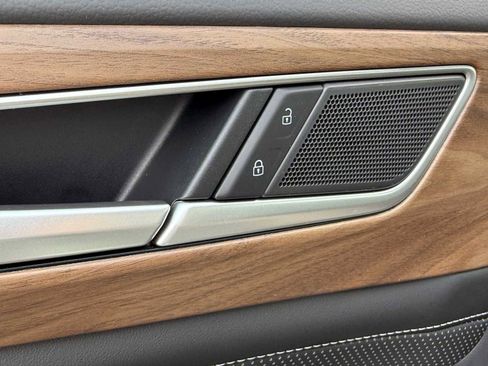 New 2026 Volkswagen Atlas SE image 7