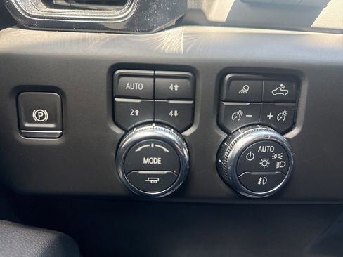 Used 2025 GMC Sierra 1500 AT4 w/ Technology Package AWD/4WD image 21