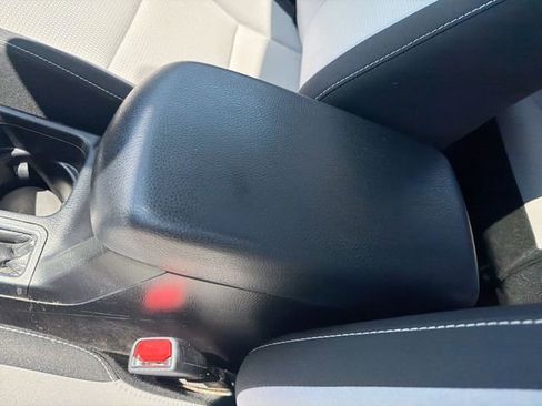 Used 2017 Toyota RAV4 XLE AWD/4WD image 25