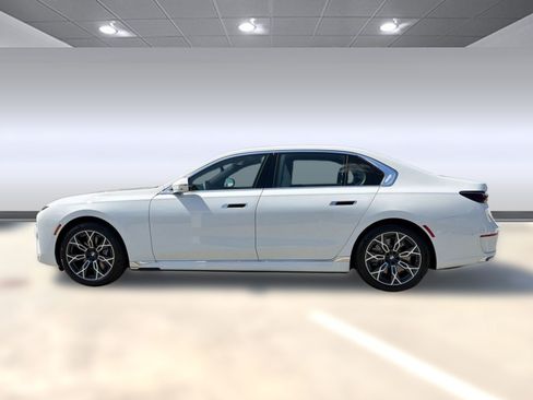 New 2026 BMW i7 xDrive60 AWD/4WD image 2