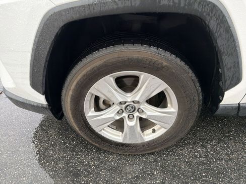 Used 2021 Toyota RAV4 XLE image 15