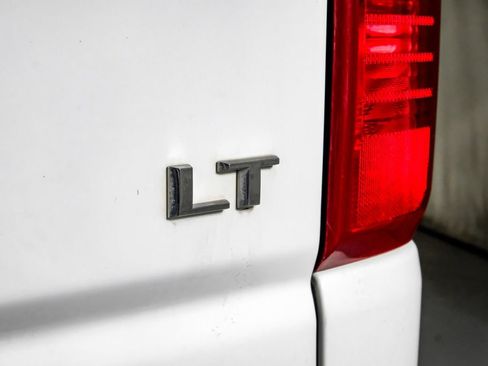 Used 2025 Chevrolet Silverado 2500 LT AWD/4WD image 47
