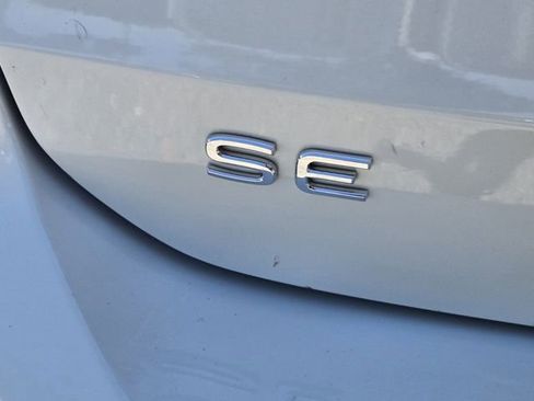 Certified 2023 Volkswagen Taos SE FWD image 17