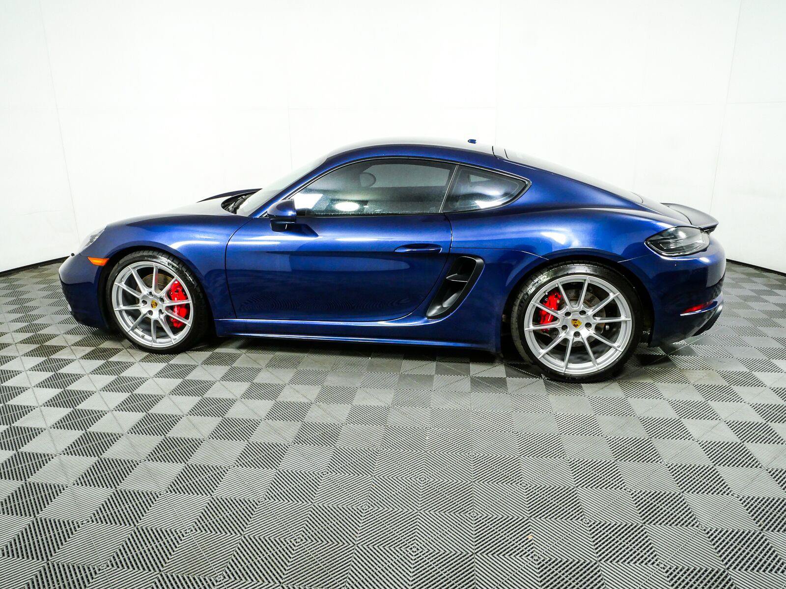 Certified 2024 Porsche 718 Cayman GTS RWD image 2